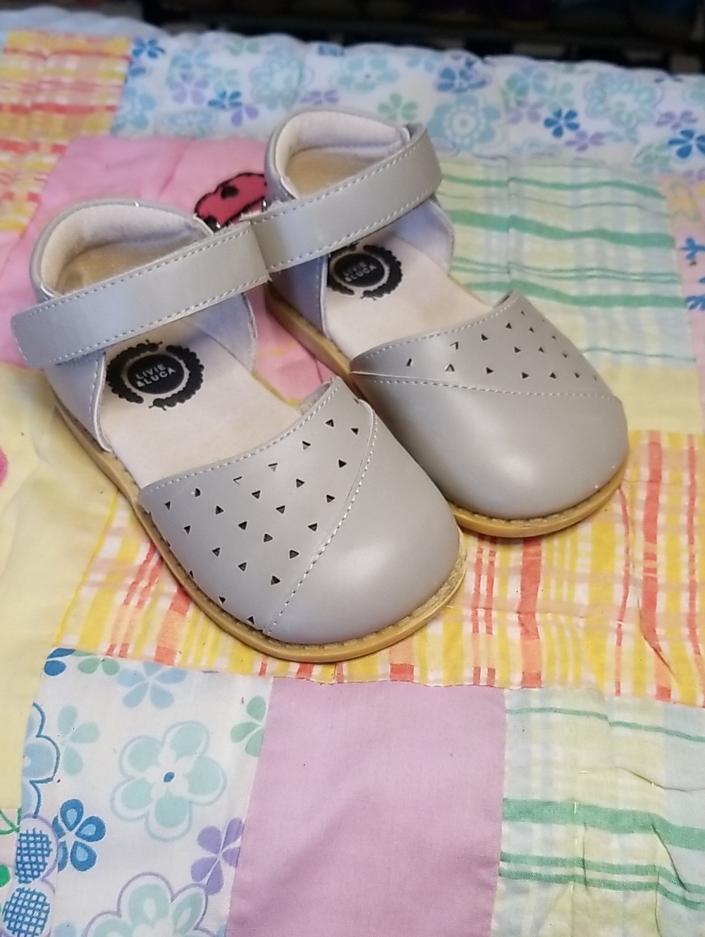 Livie & Luca Light Gray Leather Mary Jane Shoes with Strap Size 5 Luna